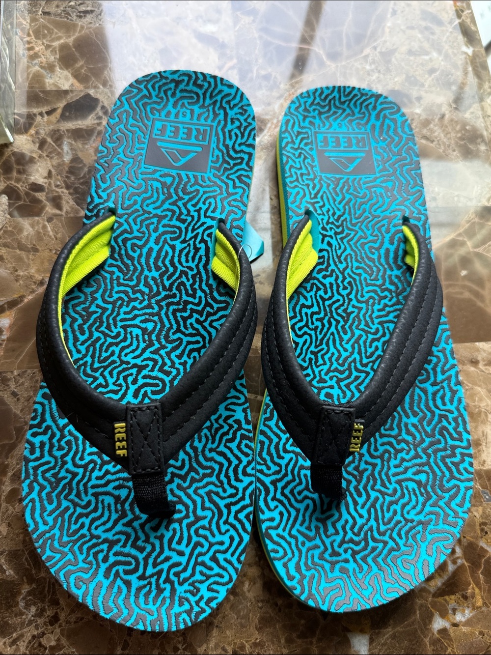 NWT Big boys size 5 Reef flip flops. Blue Coral design. Black and blue.